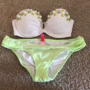 Victoria’s Secret bikini